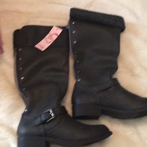 NIB Candies black boots size 2 in girls.